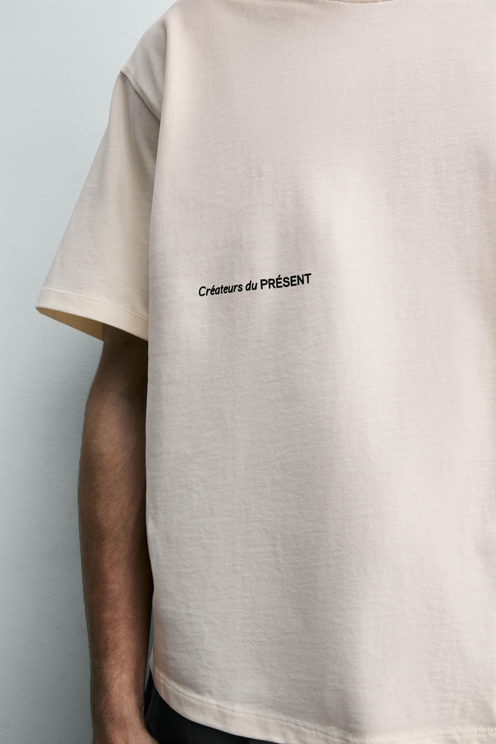 T-SHIRT À INSCRIPTION ET PIÈCES